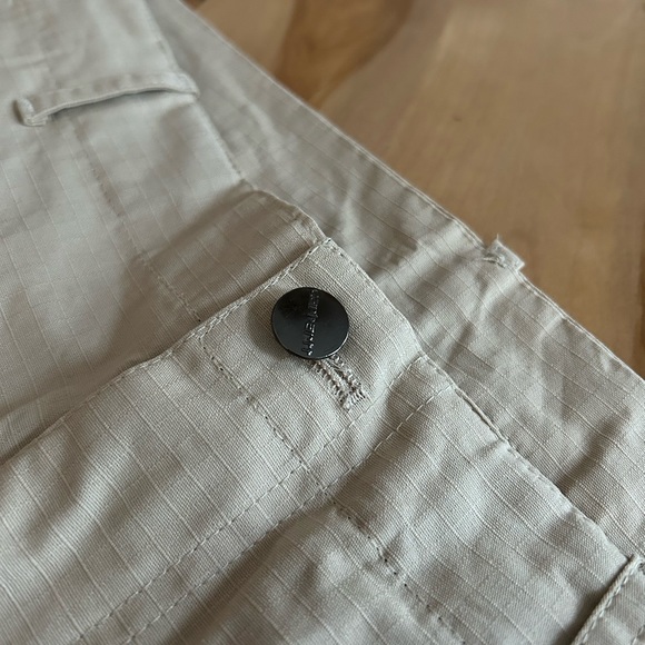 NWT Carhartt chalk cargos L - Picture 5 of 7